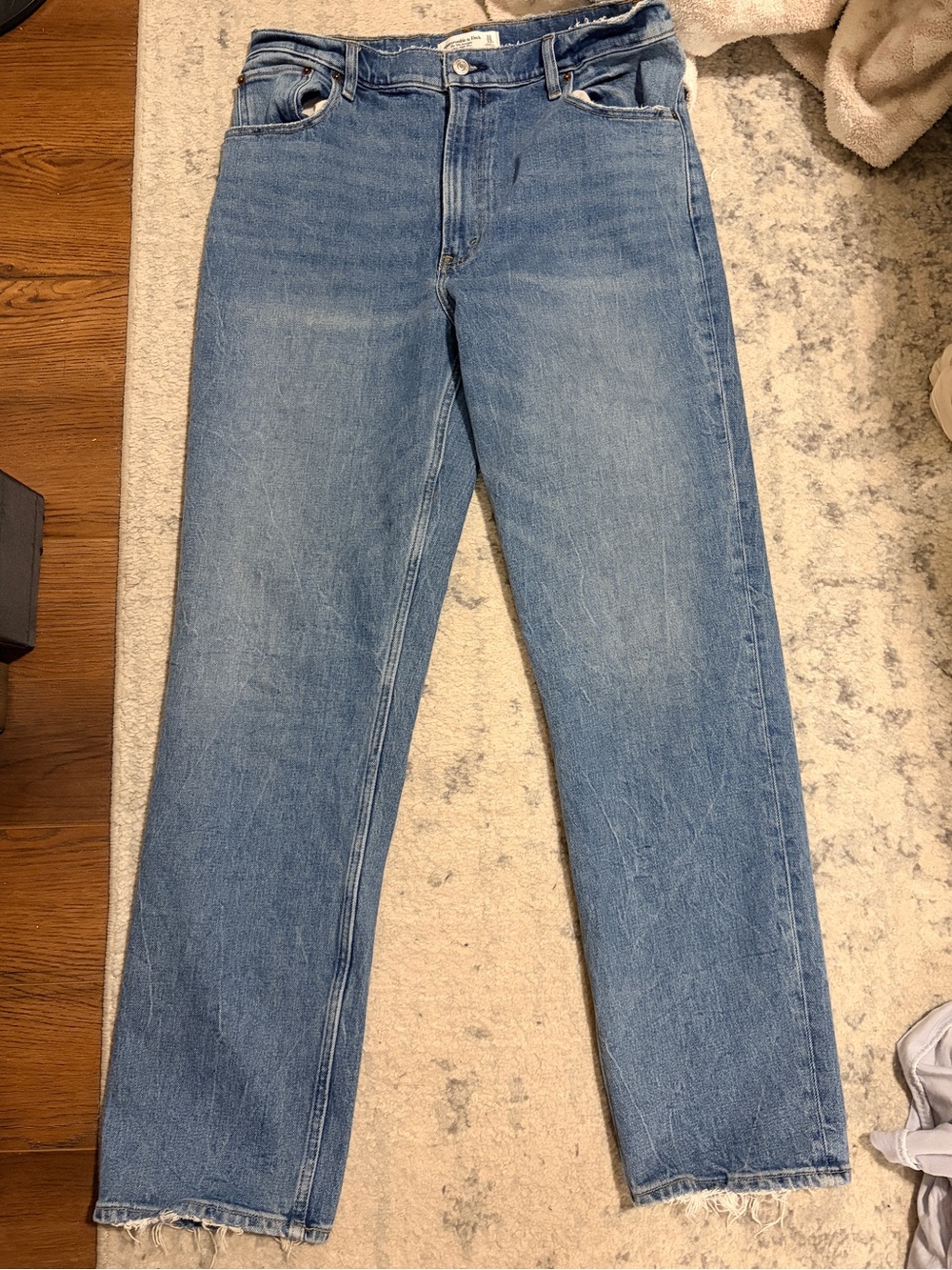 EUC LIKE NEW Abercrombie 12R 90s Straight Ultra High Rise Jeans